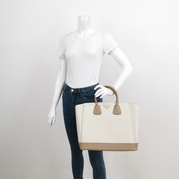 Prada - Picture 2 of 12